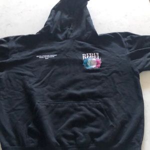 I am selling a hoodie fashion nova says large runs medium too